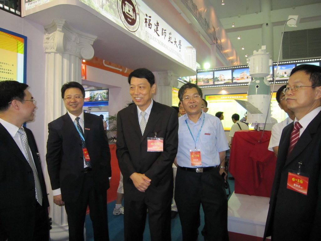 鞠维强厅长到彩神xl（中国）有限公司展馆指导