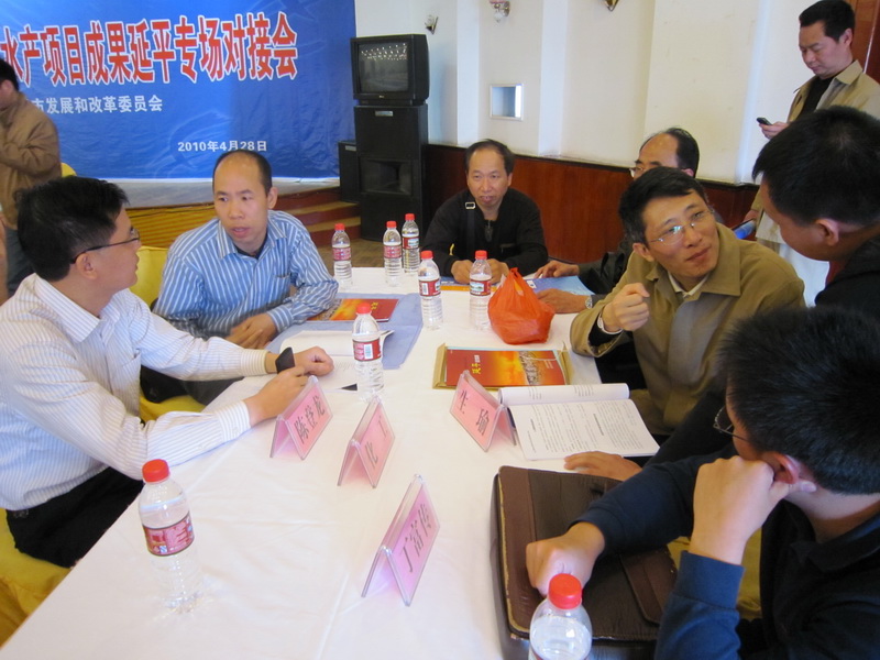 企业代表与彩神xl(中国)有限公司教授现场交流